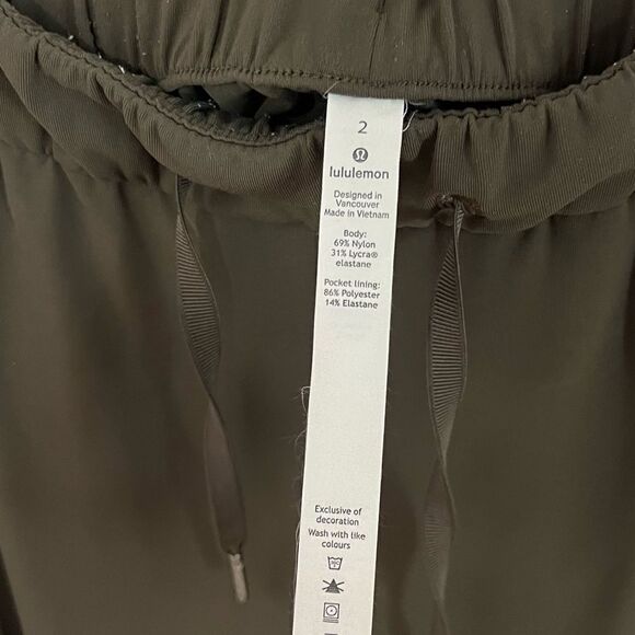 Lululemon On The Fly Crop 23” Dark Olive Size 2 - Picture 4 of 10